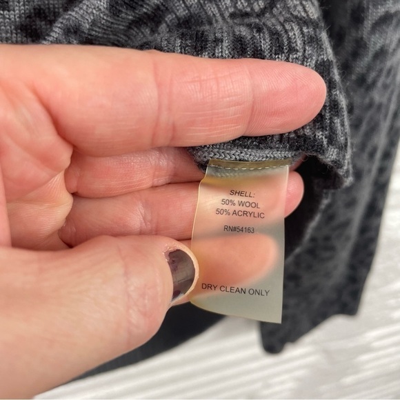 Calvin Klein Wool Blend Gray & Black Leopard Print Scoop Sweater Neck Size Small - Picture 10 of 11